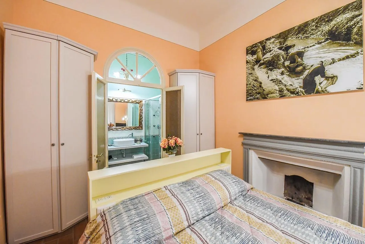 Guest house Micheli Suite Anfiteatro Square Lucca Italy